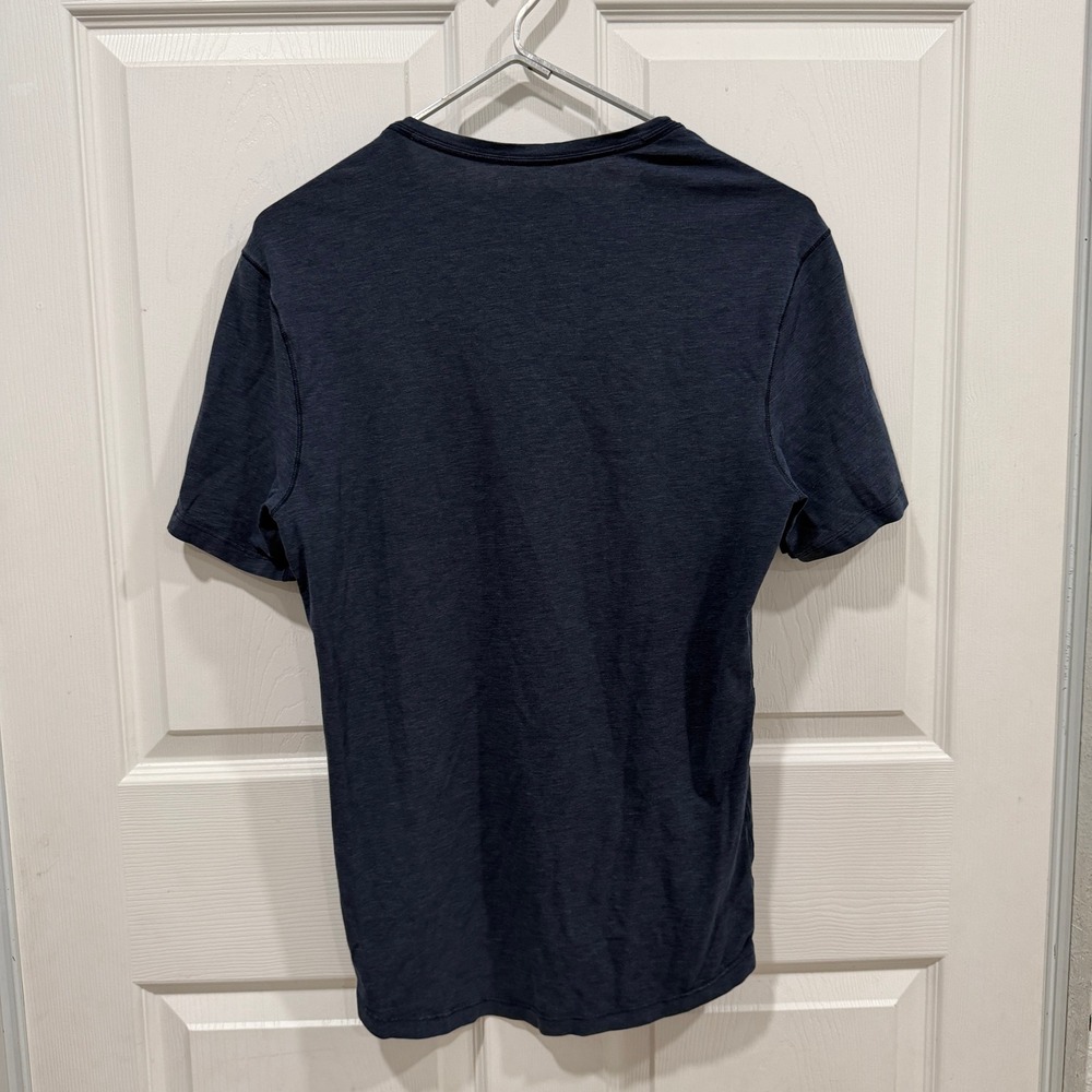 Lululemon Men's‎ V Neck T Shirt Casual Short Sleeve Tee Basic Top medium m - Picture 2 of 5
